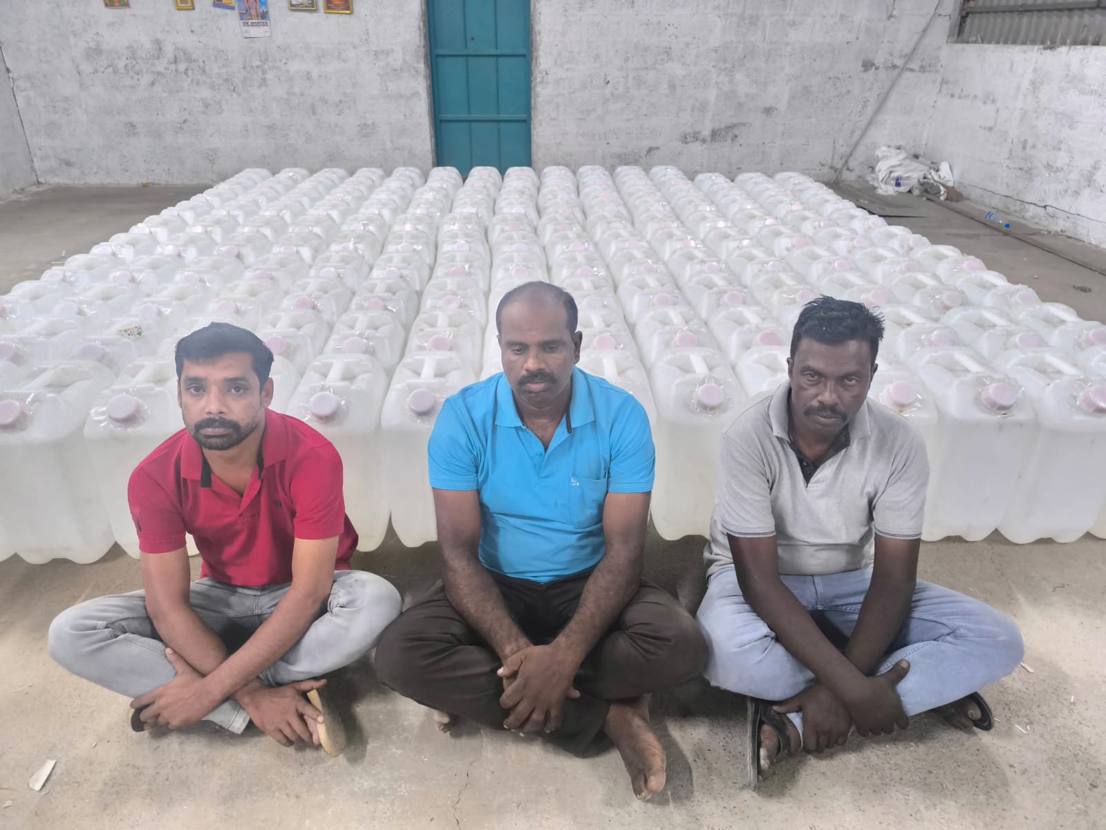 கோவை, சூலூர் அருகே சுமார் 5000 லிட்டர் எரிசாராயம் பறிமுதல்; 3 நபர்களை கைது செய்து போலீசார் விசாரணை !!!