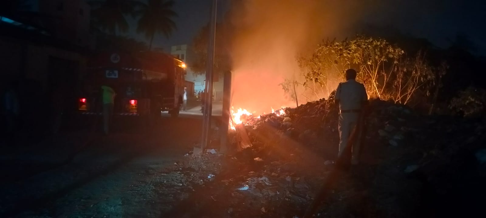 A sudden fire broke out at a garbage dump in Ratnapura, Coimbatore: Firefighters extinguished the fire after a long struggle!!!