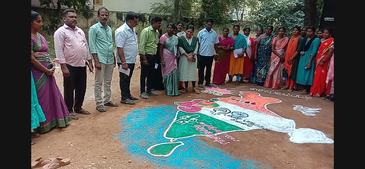 திருப்பரங்குன்றத்தில் ஆரோக்கியம் மற்றும் சுகாதாரம் விழிப்புணர்வு நிகழ்ச்சி- கோலப் போட்டியில் பெண் ஆரோக்கிய விழிப்புணர்வு