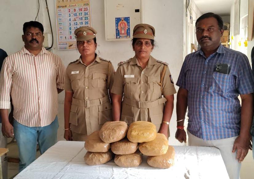 ரயில் கடத்தி வரப்பட்ட 8 கிலோ கஞ்சா கோவை ரயில் நிலையத்தில் பறிமுதல் செய்த ரயில்வே காவல் துறையினர்