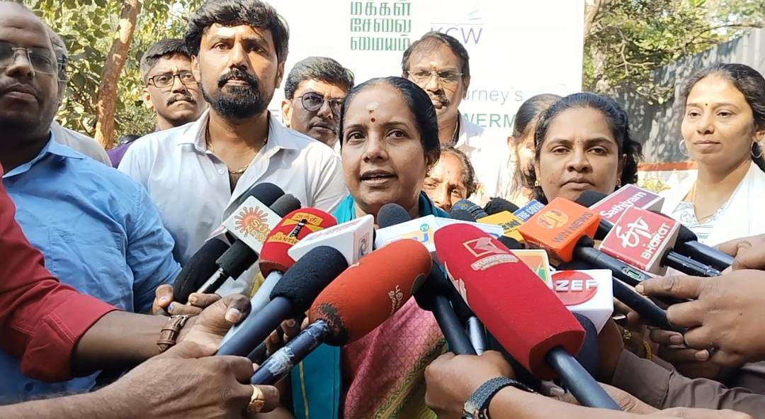 கோவை மக்கள் சேவை மையமும் தேன் சீட்டு அமைப்பும் இணைந்து கோவையில் உள்ள கல்லூரி மாணவிகள் விழிப்புணர்வு பேரணி